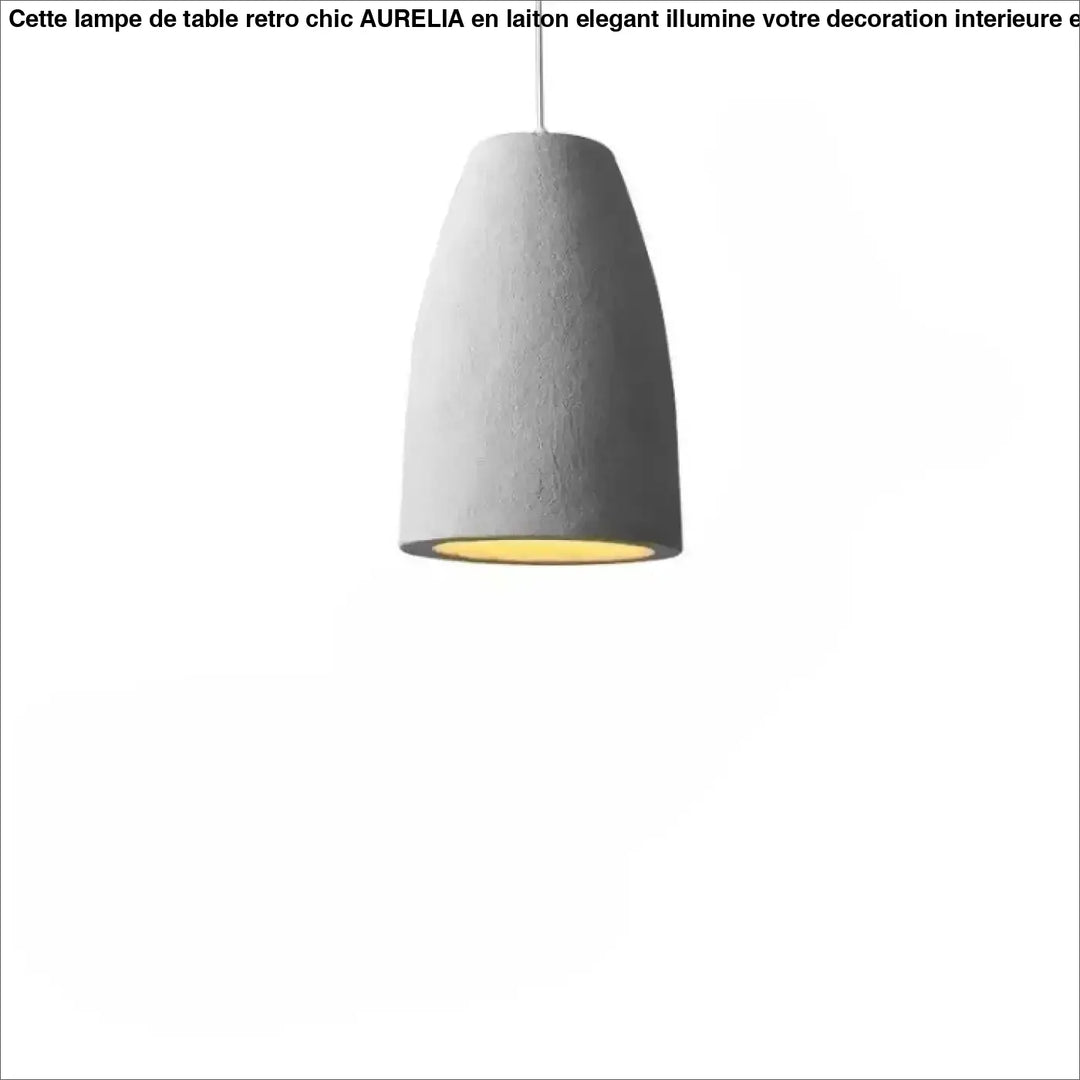 Suspension en béton gris avec une surface texturée et une doublure intérieure jaune chaude.