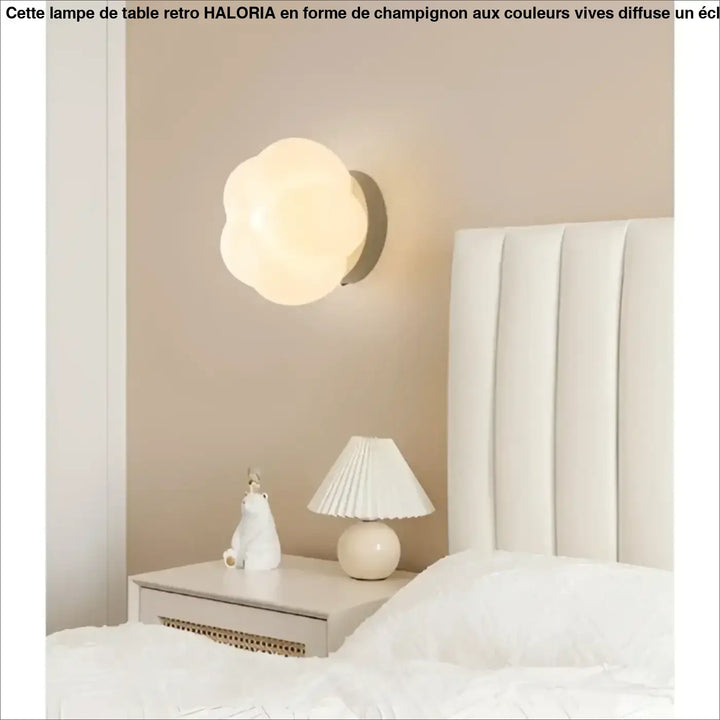 Applique murale cream-colored en forme de nuage avec abat-jours arrondis diffusant un murale design doux