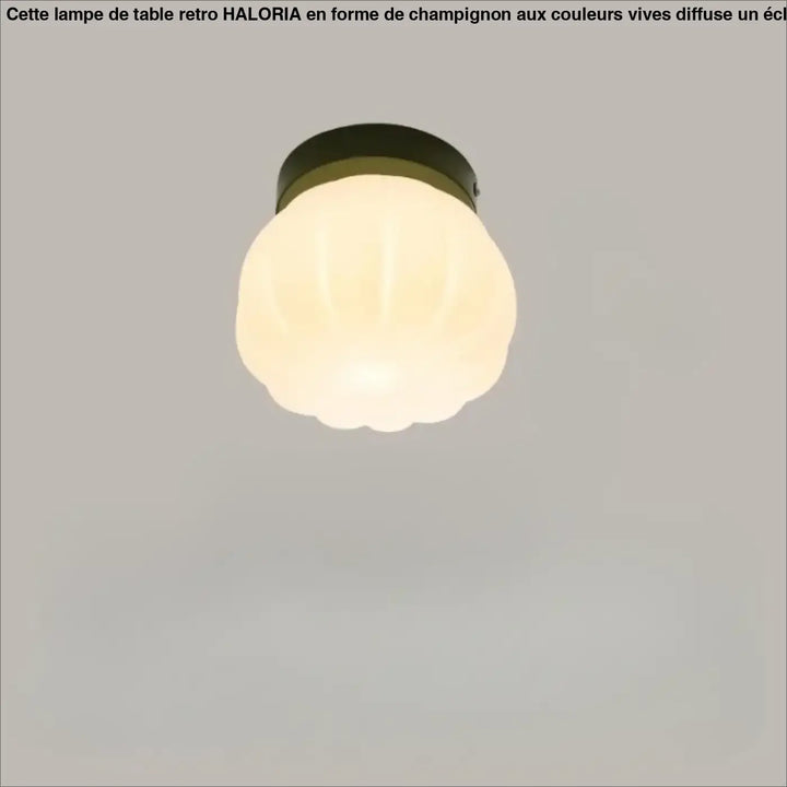Applique murale puffo avec abat-jours arrondis en verre dépoli et base métal sombre pour un murale design doux