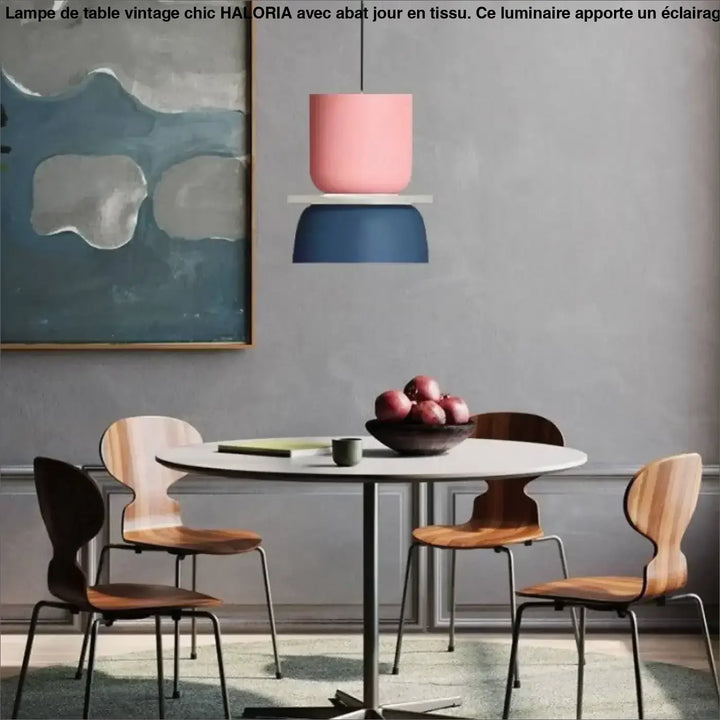 Suspension luminaire koppa design scandinave avec tasses superposées rose mat et bleu marine suspendue par câble noir fin