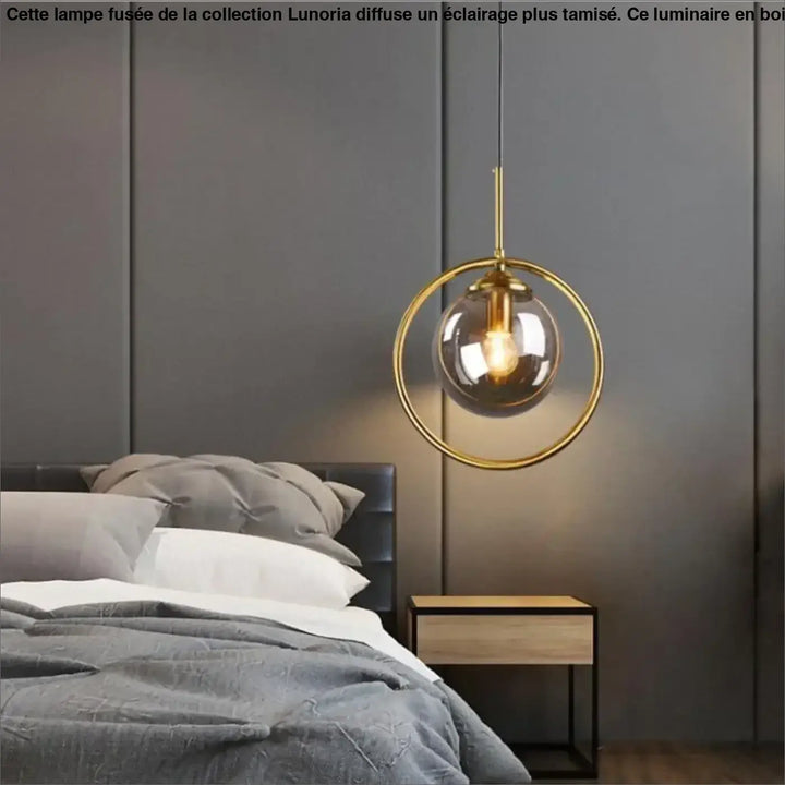Lampe fusee lunoria avec anneau métal doré et globe en verre clair pour éclairage plus design de table d’appoint