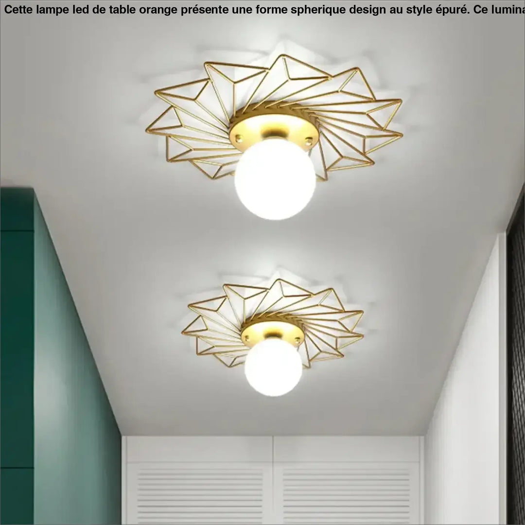 Plafonnier design spika en métal doré avec lumière étoilée et globe en verre dépoli