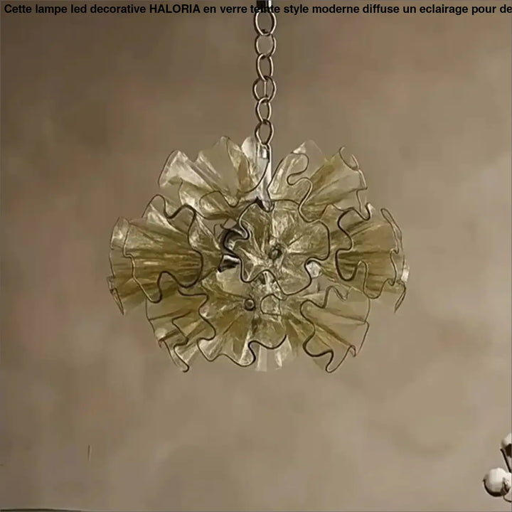 Suspension luminaire en verre vert olive translucide à couches ondulées, élément décoratif pour une ambiance douce