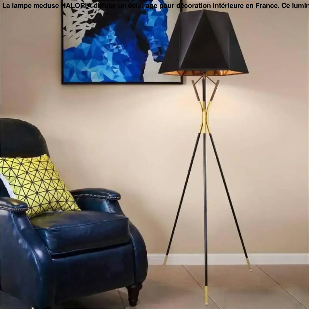 Lampe meduse avec abat-jour géométrique noir intérieur or et pied trépied noir avec joints laiton pour table d’appoint décoration plus