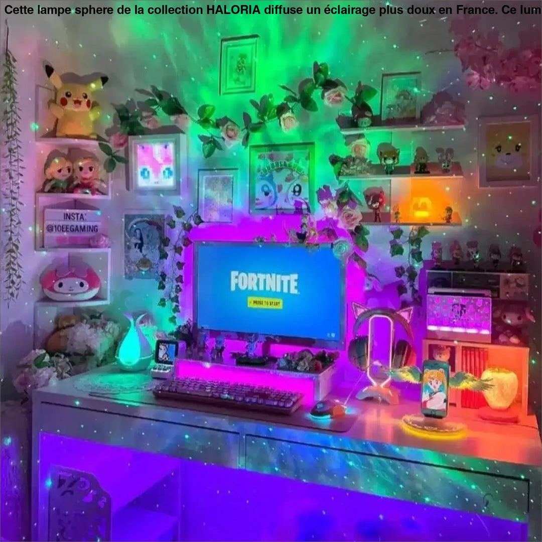 Lampe sphere haloria éclairage plus sur une table d’appoint avec un bureau gaming néon et moniteur fortnite central