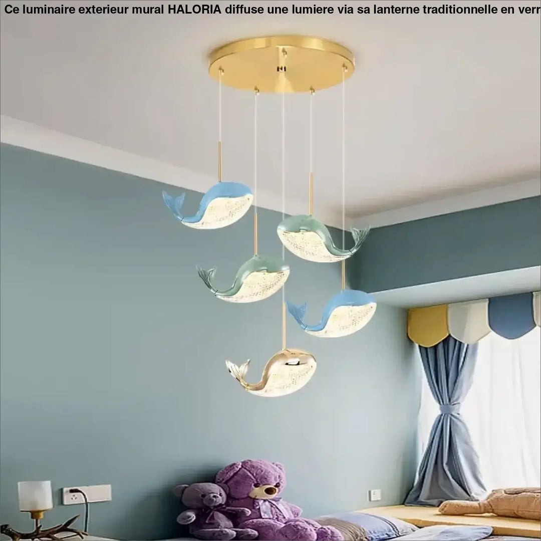 Suspension luminaire aquara avec cinq luminaires baleine en verre dépoli bleu et vert suspension sur base dorée