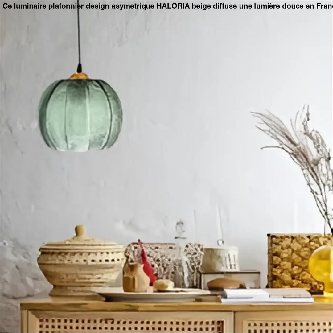 Suspension luminaire azuria en verre texturé vert avec texture côtelée et fixation suspendue ton or