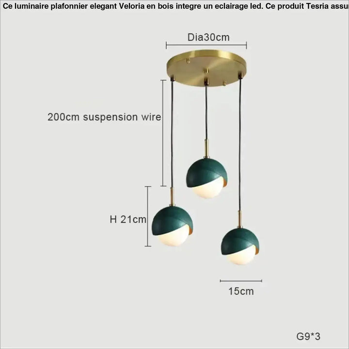 Luminaire plafonnier elegant en bois avec trois abat-jours sphériques vert foncé mat et éclairage led blanc chaud veloria