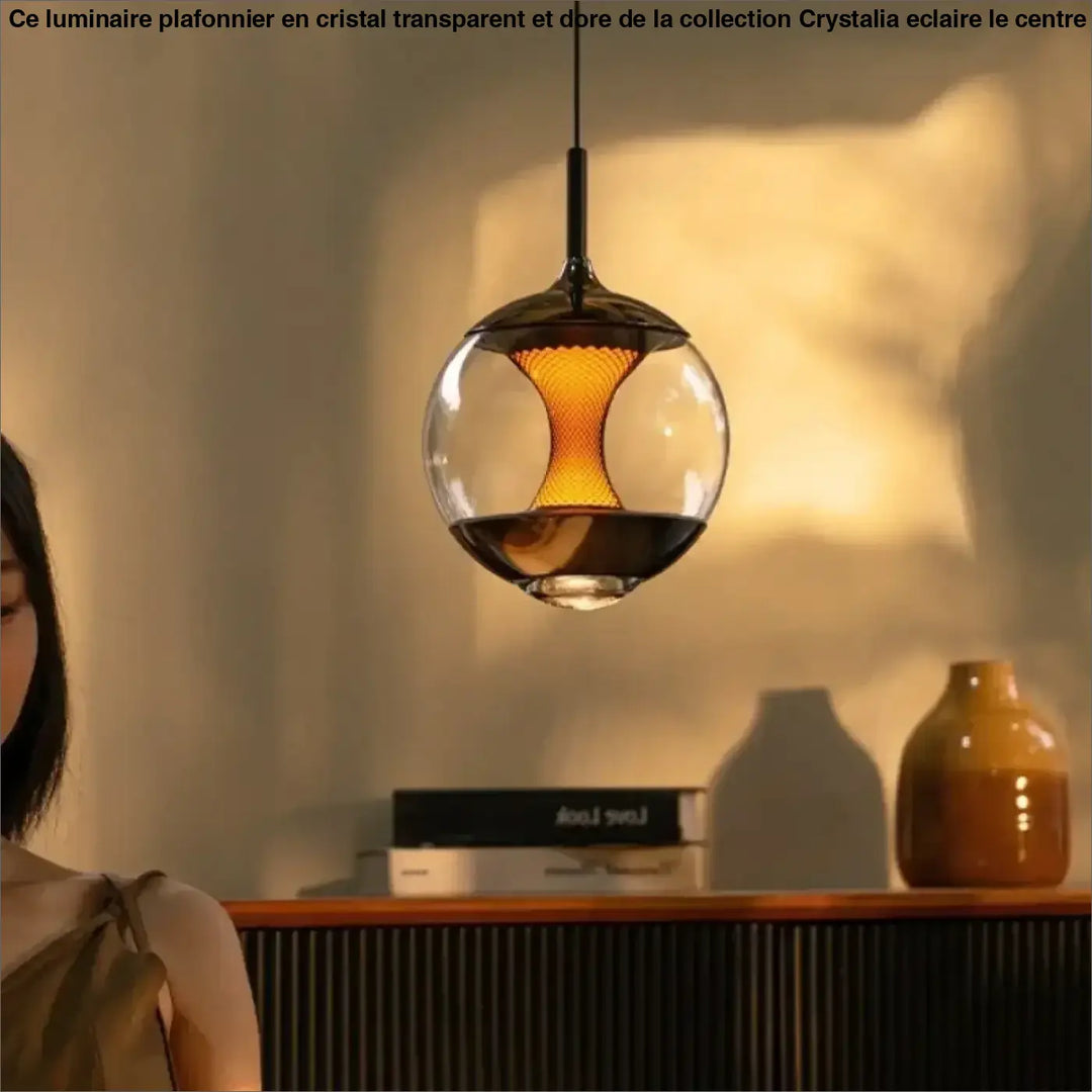 Suspension luminaire LUMA avec diffuseur central lumineux sphérique en verre transparent et intérieur en mesh orange éclairé