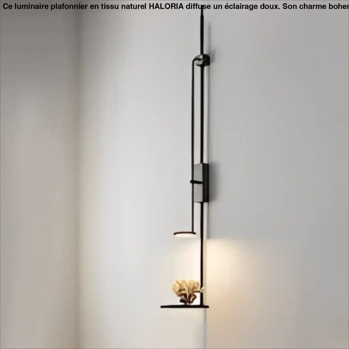 Applique murale auran en métal noir avec design minimaliste allongé et lumière chaleureuse à la base