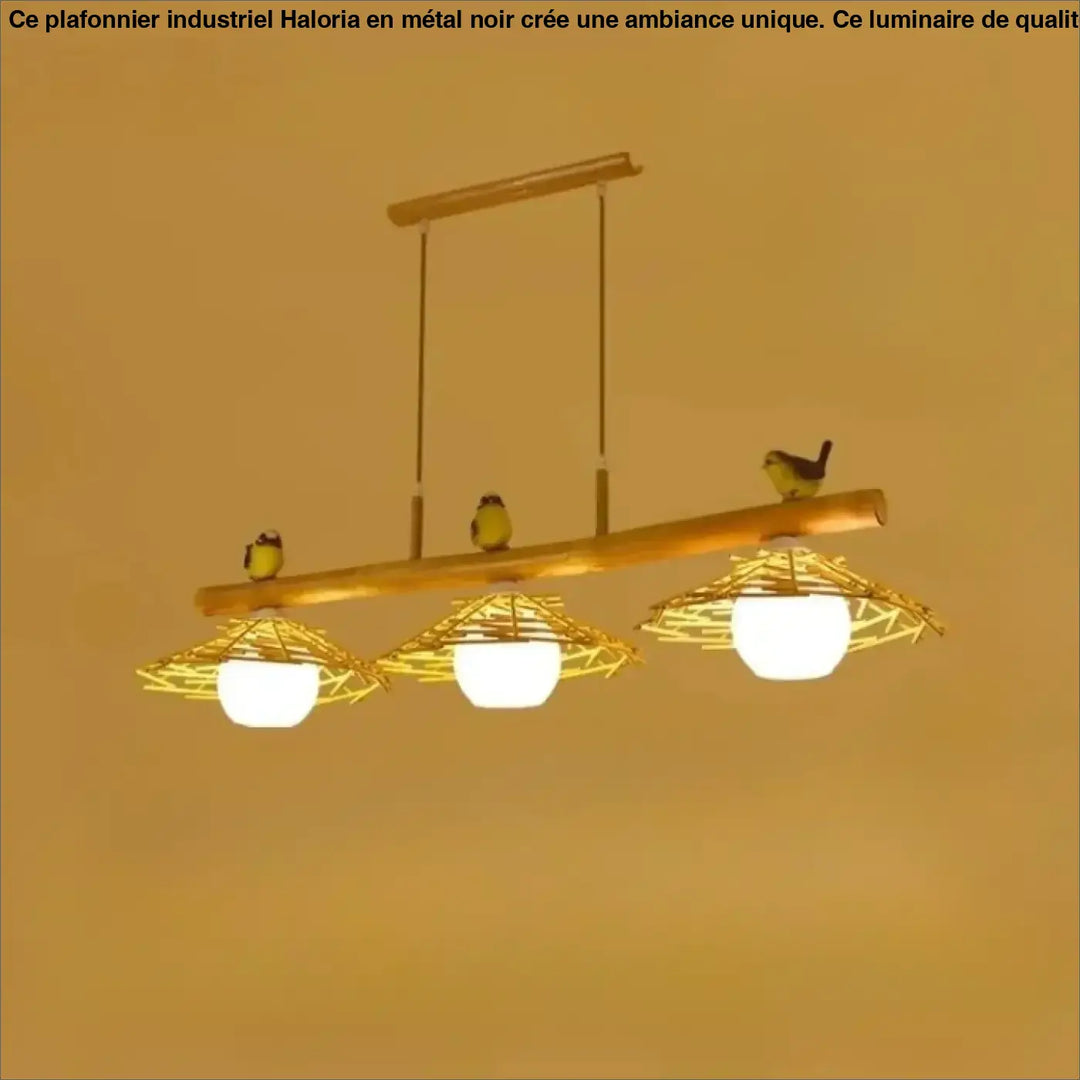 Suspension luminaire volantis en bambou naturel avec trois abat-jours en verre blanc chaud et oiseaux décoratifs en rotin