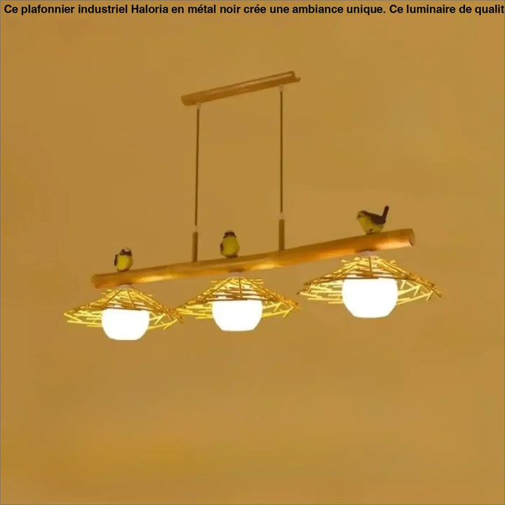 Suspension luminaire volantis en bambou rustique avec trois globes en verre blanc chaud et oiseaux décoratifs