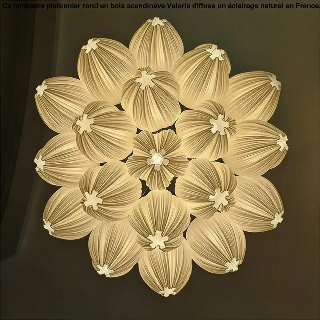 Luminaire plafonnier rond en bois scandinave veloria avec motif lotus doré et plis papier blanc aux bases des pétales