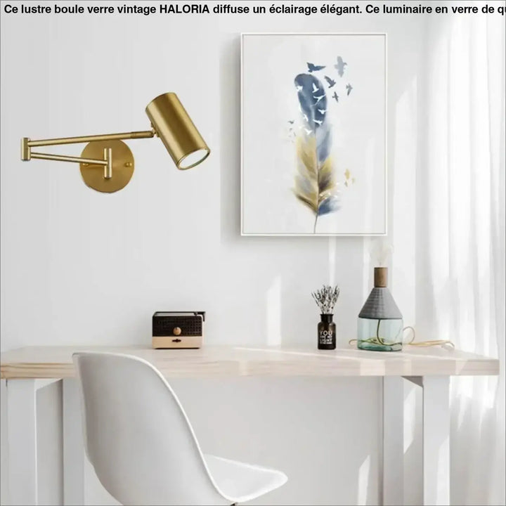 Lustre boule verre vintage avec lampe murale réglable en métal doré à tête cylindrique et base circulaire