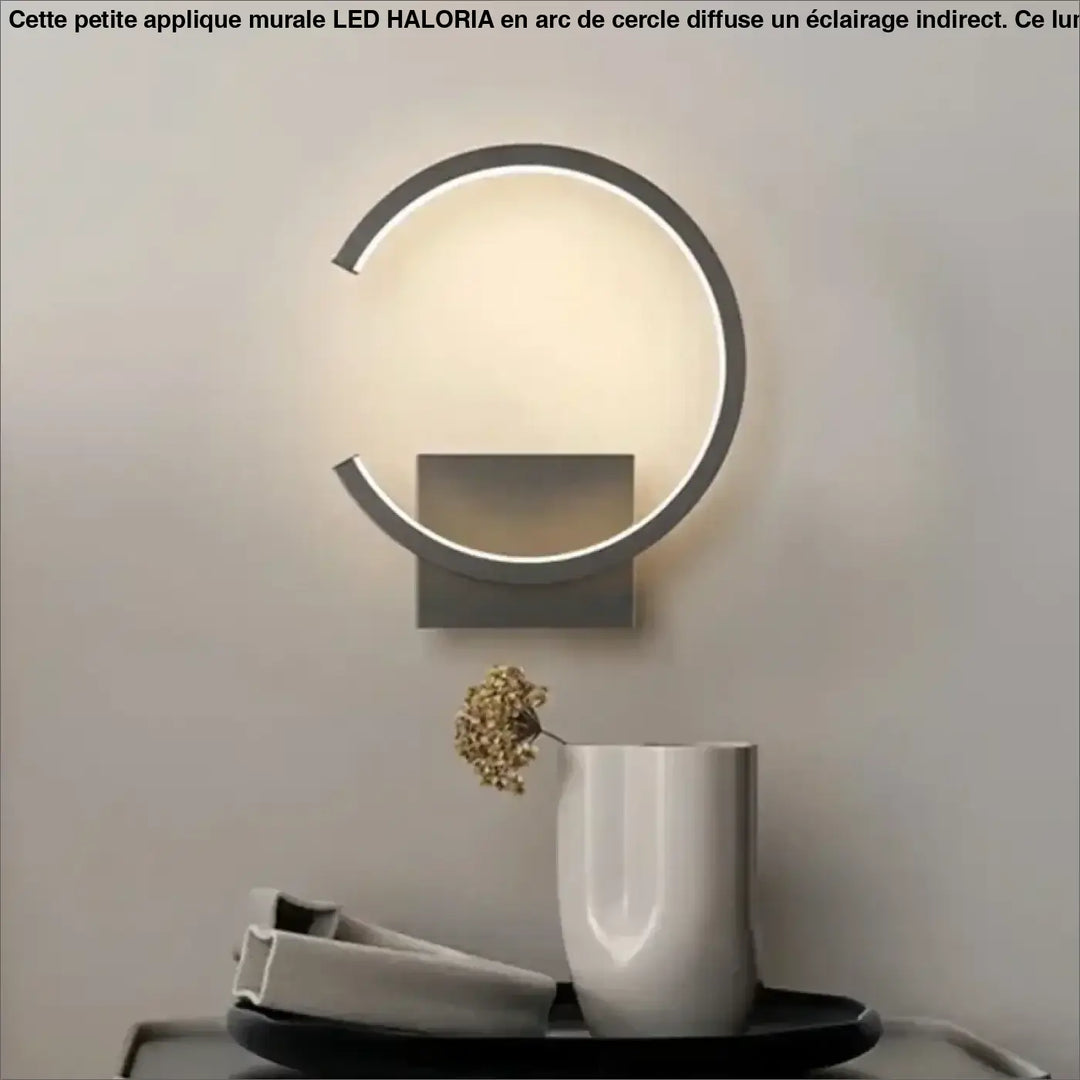 Petite applique murale led en arc de cercle haloria avec cadre mat gris et éclairage d ambiance chaleureux