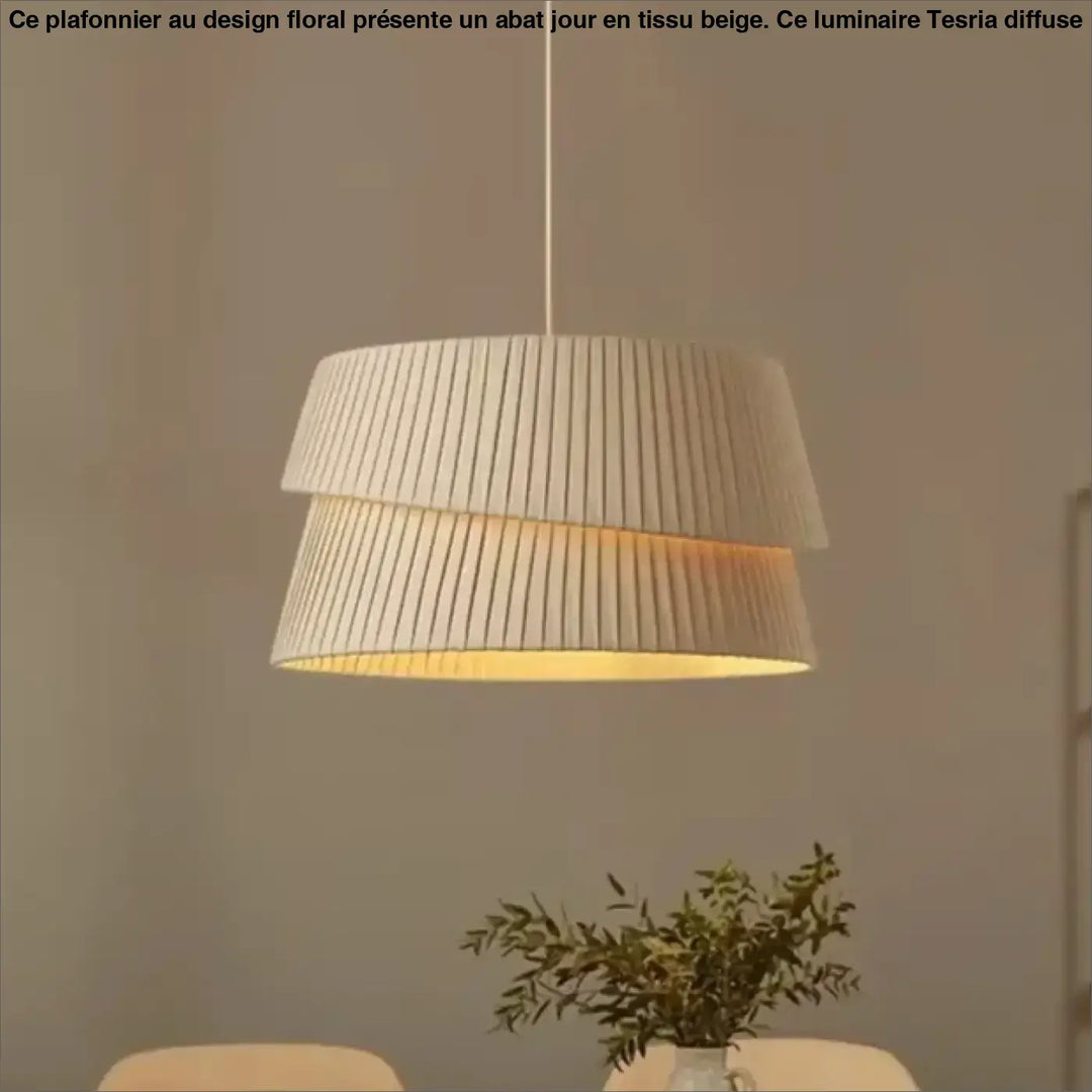 Suspension luminaire moderne off-white plissée avec une lumière chaude intérieure idéale parmi les lampes suspendues