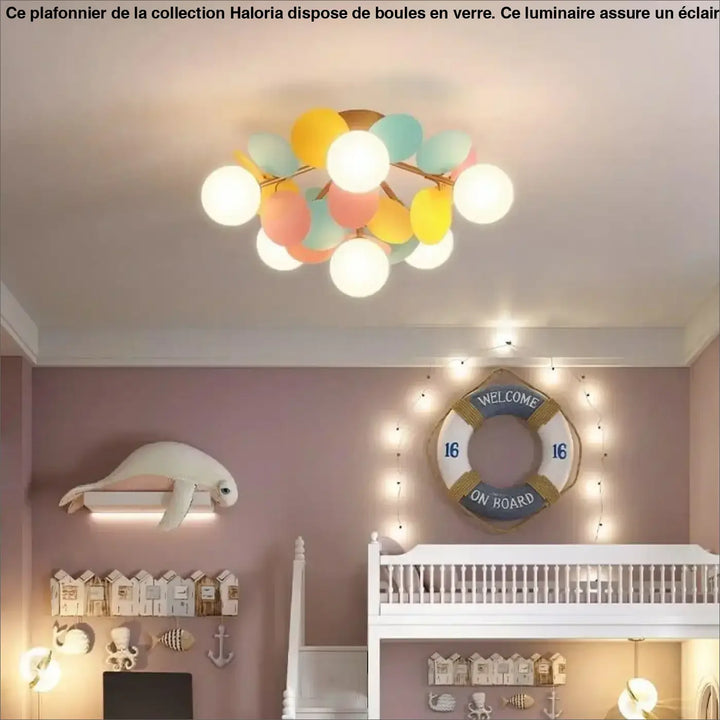 Plafonnier avec boules pastel en centre d’une collection haloria pour un éclairage plus moderne et ludique