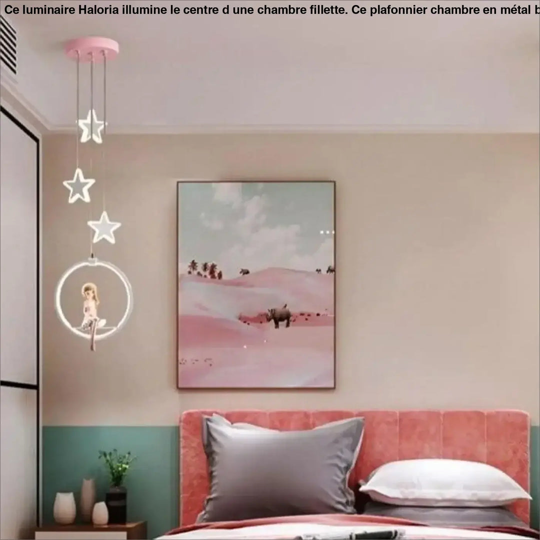 Plafonnier chambre fillette rose avec trois ampoules étoile et figurine assise dans un cadre circulaire haloria