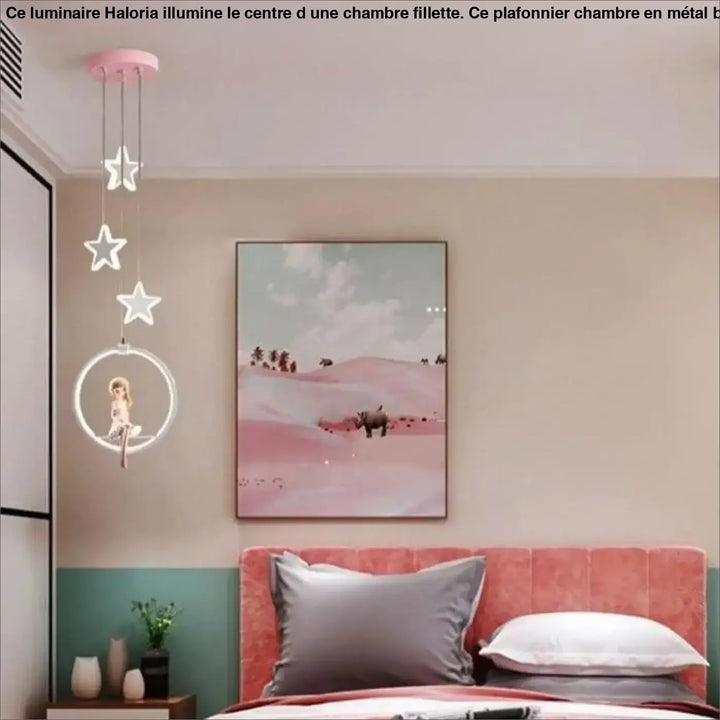 Plafonnier chambre fillette rose avec trois ampoules étoile et figurine assise dans un cadre circulaire haloria
