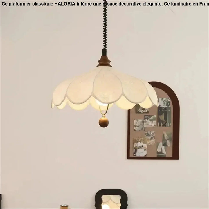 Suspension moderne en tissu ondulé blanc design élégant