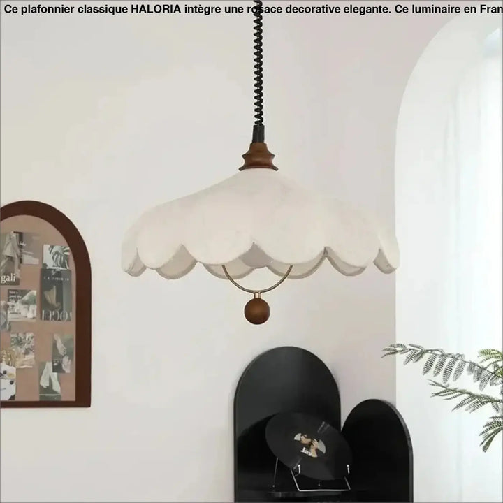 Suspension moderne en tissu ondulé blanc design élégant