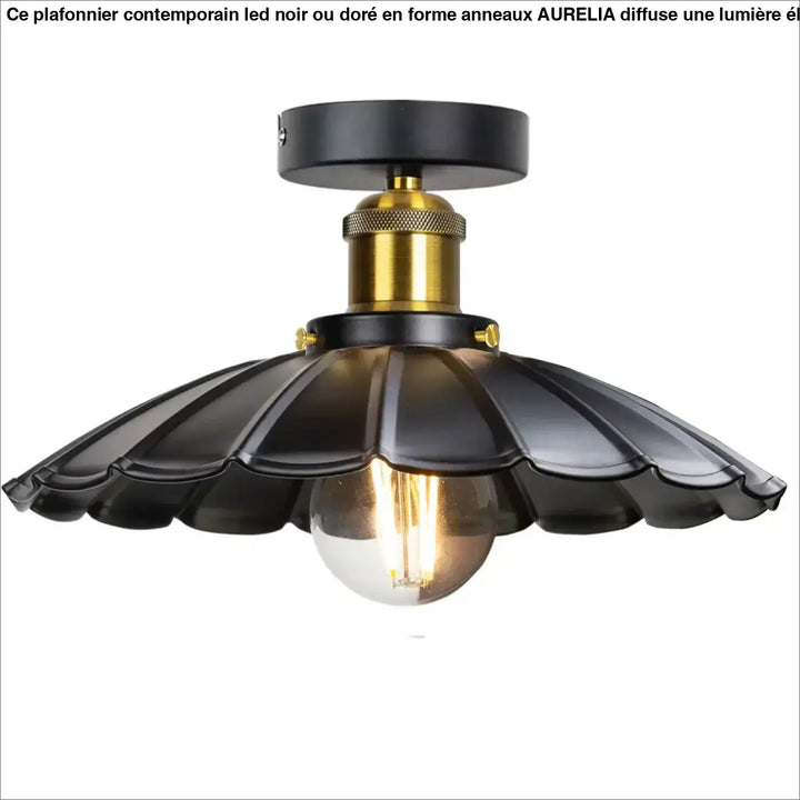 Suspension luminaire fleur sculptée en métal au design élégant