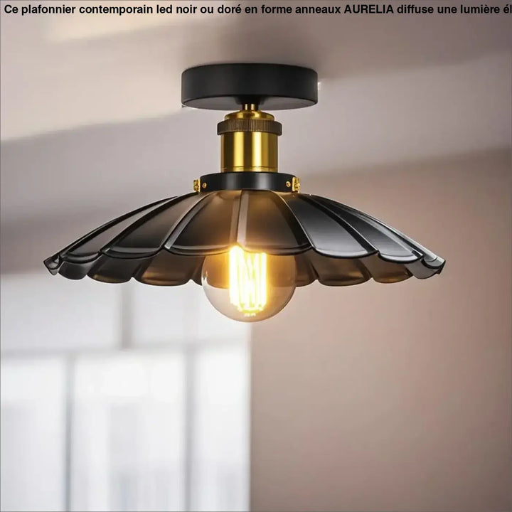 Suspension luminaire fleur sculptée en métal au design élégant