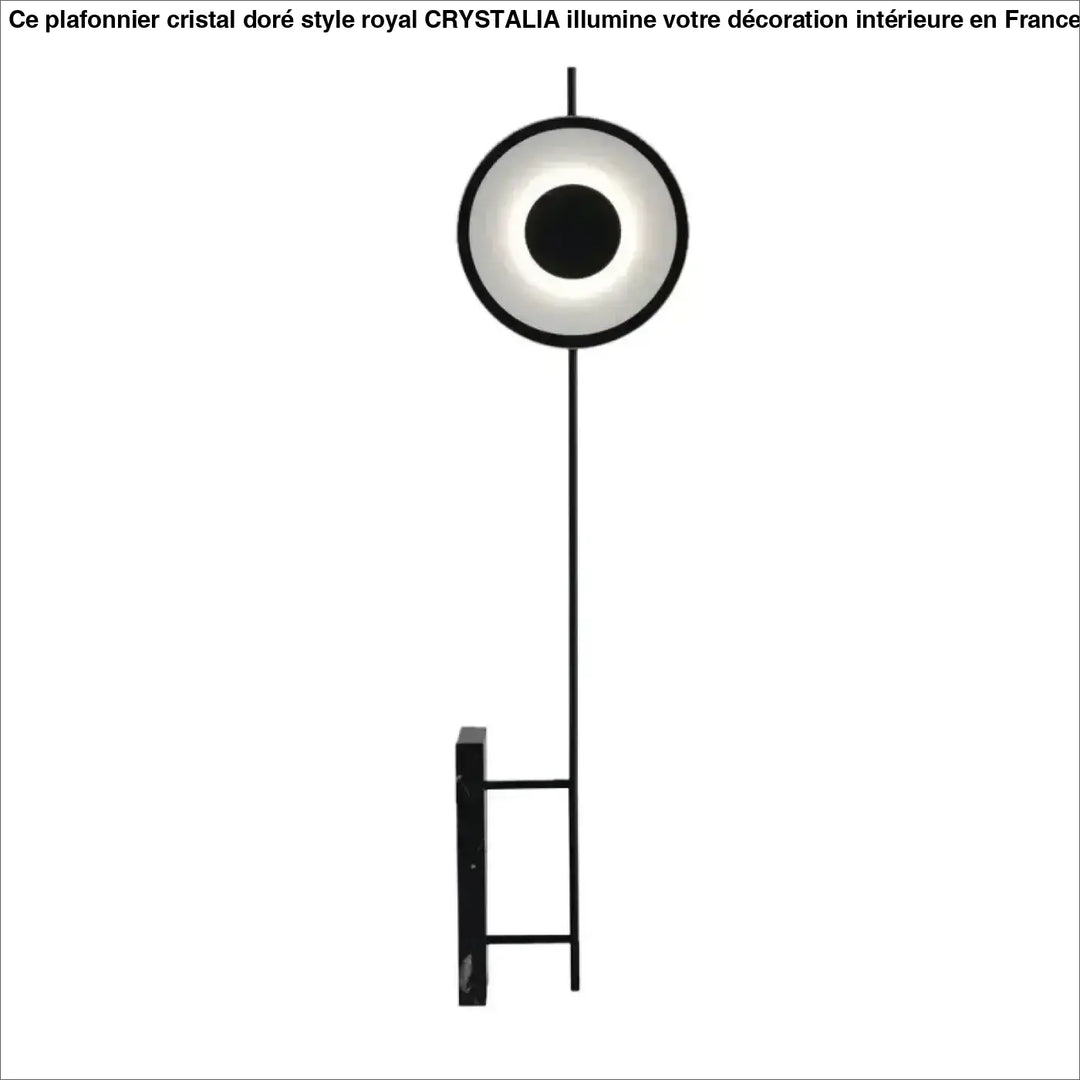 Lampadaire noir au design minimaliste pour intérieur élégant