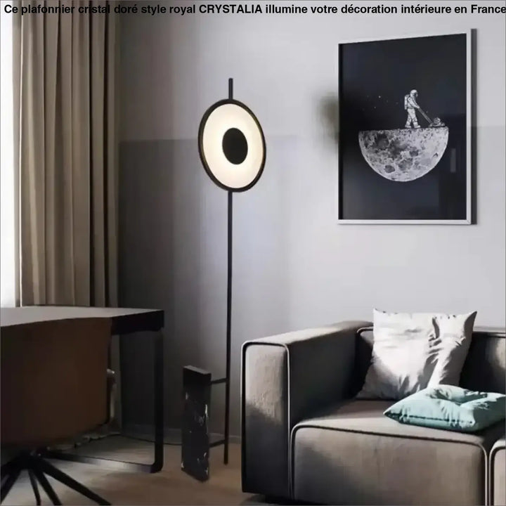 Lampadaire noir au design minimaliste pour intérieur élégant