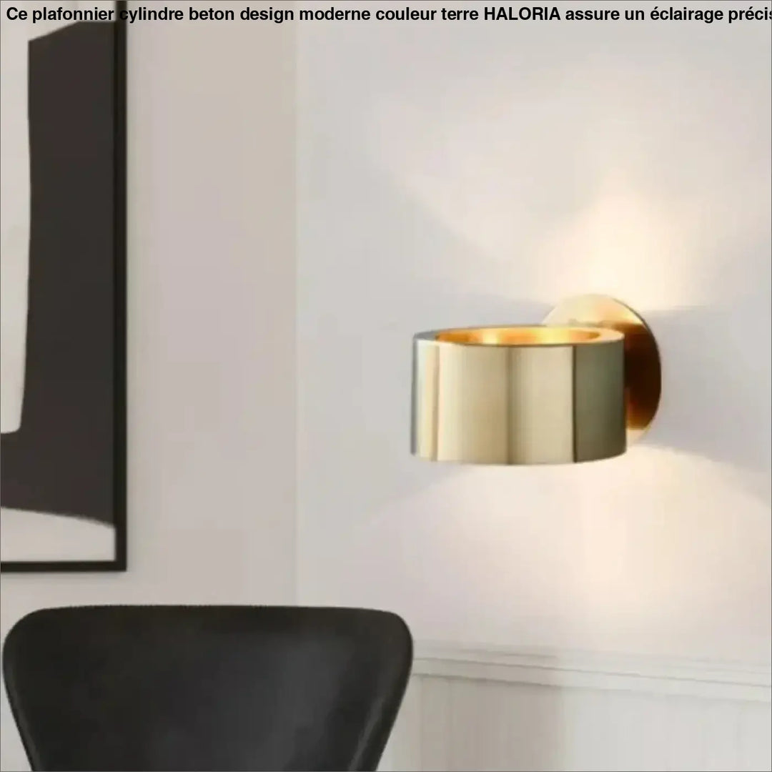 Applique murale ronde dorée au design minimaliste pour intérieur