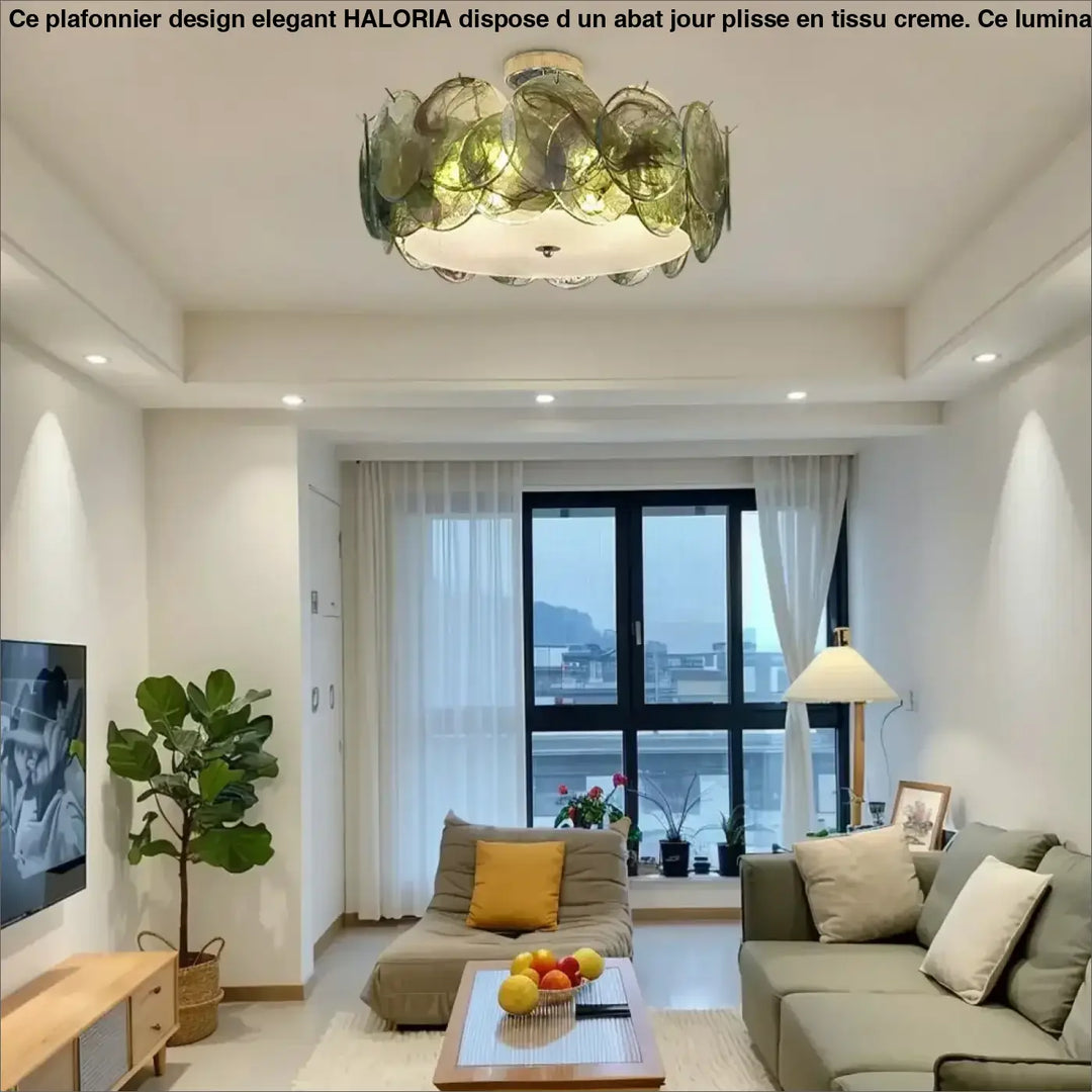 Luminaire plafonnier abalone avec pétales en verre vert translucide disposés en couches autour d’un diffuseur blanc central