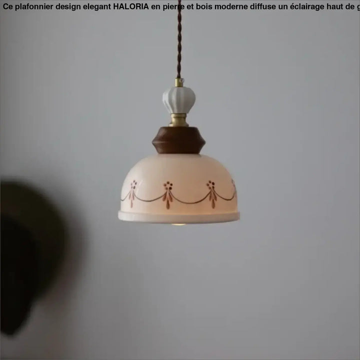 Suspension céramique blanche style classique avec ornement floral