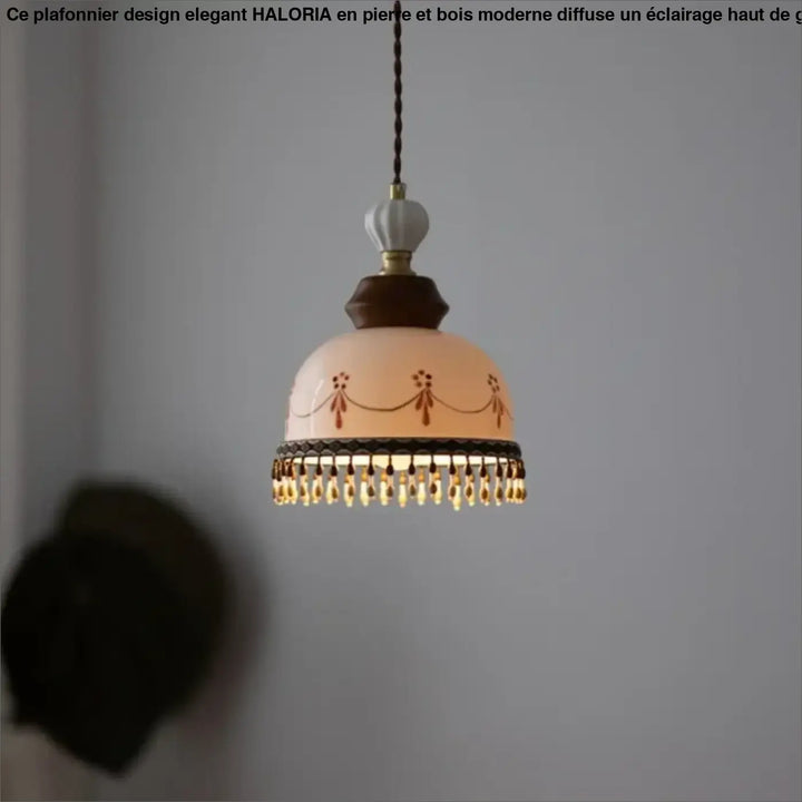Suspension céramique blanche style classique avec ornement floral