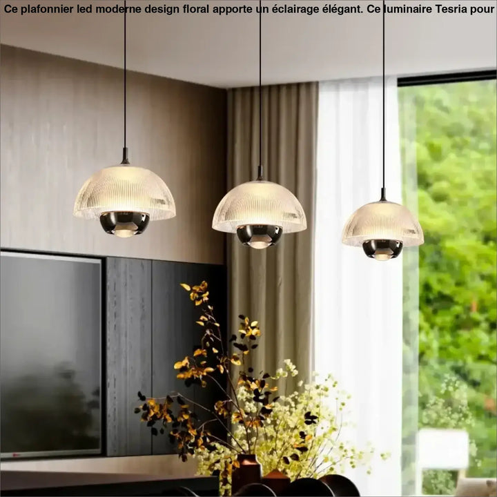 Suspension design moderne en verre nervuré et métal ambiance chic

