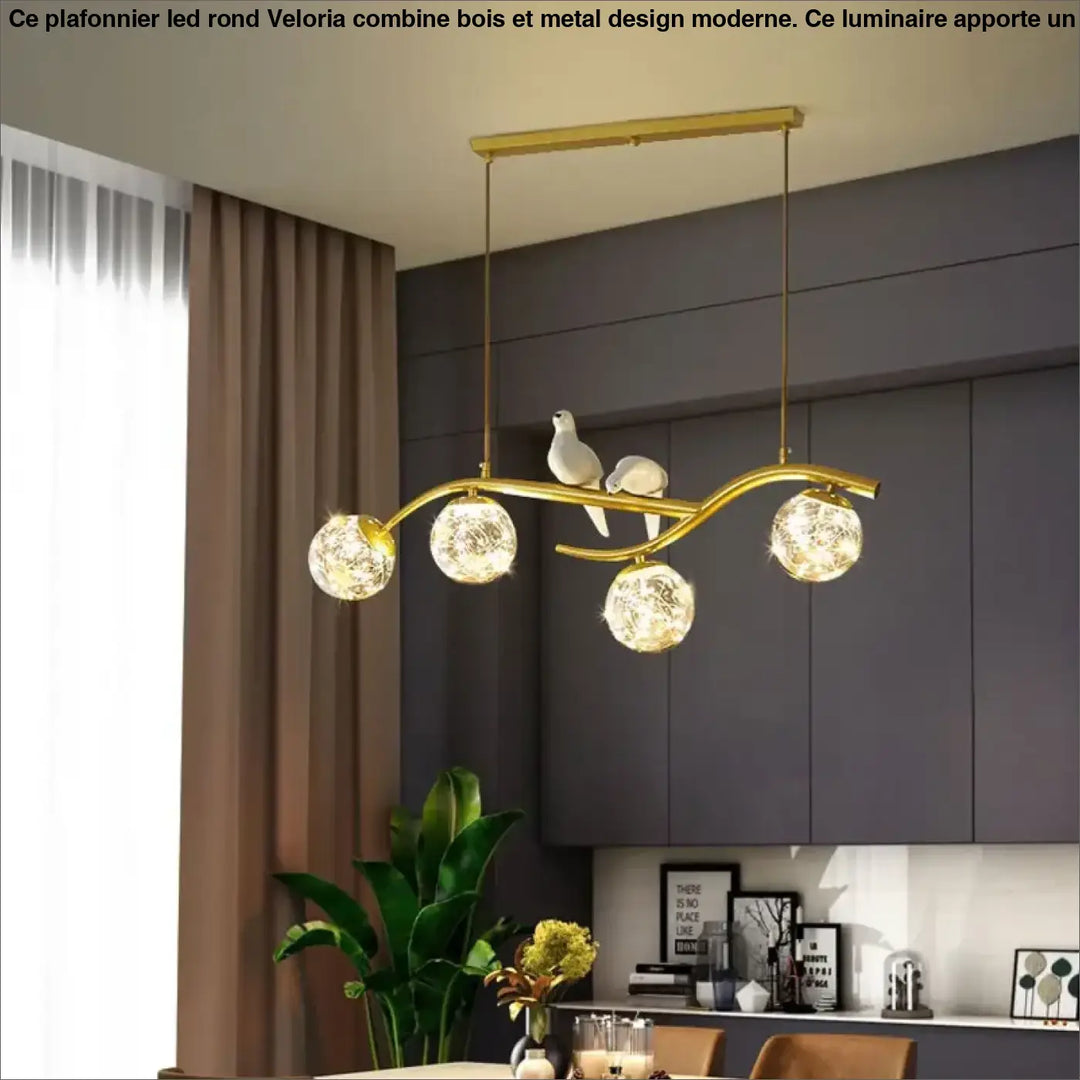 Plafonnier led rond bois et metal design moderne en finition dorée avec cinq globes en verre et deux colombes blanches en céramique