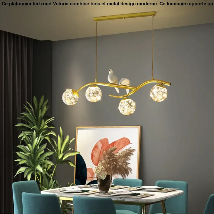 Plafonnier led rond bois et metal design moderne doré avec quatre globes en verre et deux colombes en céramique blanche