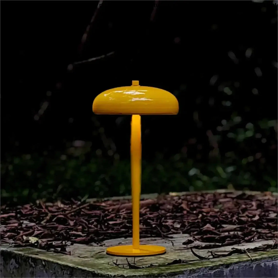Lampe de table cmoon jaune vif en forme de champignon avec finition brillante et lumière douce design minimaliste