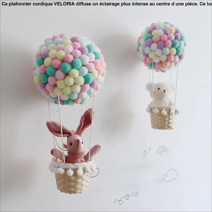 Veilleuse balou suspension luminaire montgolfière pastel avec pompons colorés et panier tressé avec lapin en peluche pour décoration intérieure