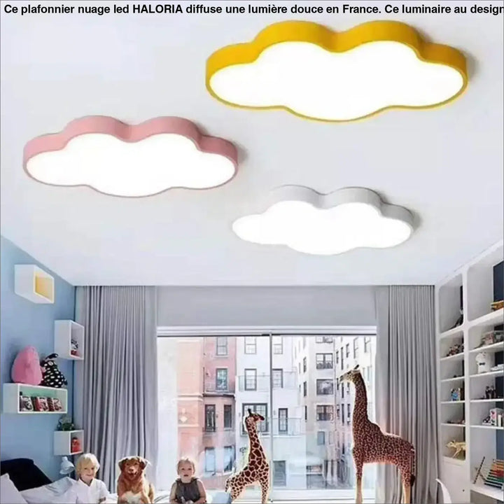 Plafonnier nuage led haloria avec trois luminaires en forme de nuage jaune rose et blanc pour éclairage intérieur