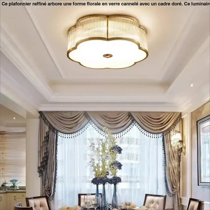 Plafonnier althea doré en forme de nuage avec verre cannelé translucide pour décoration intérieure élégante