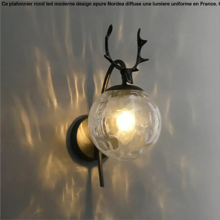 Applique murale boule en verre orné de cornes de cerf