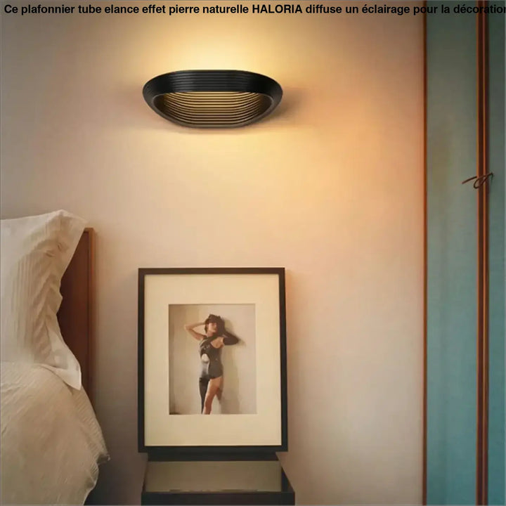 Applique murale scandinave laminée en métal au style épuré