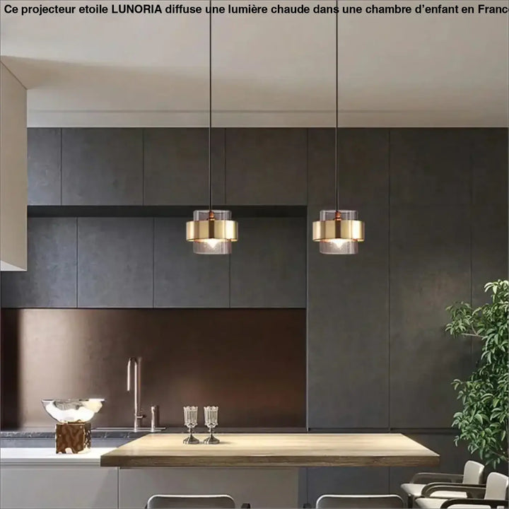 Deux projecteur etoile lunoria suspendus en métal doré avec abat-jours en verre clair pour éclairage plus chambre d’enfant