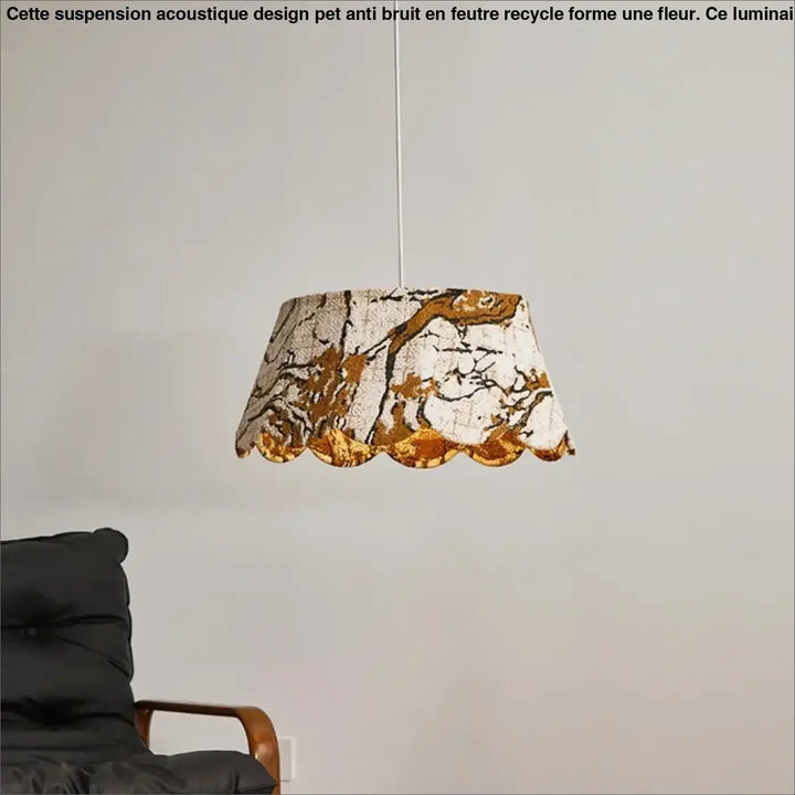 Suspension luminaire en tissu brodé motifs dorés élégants