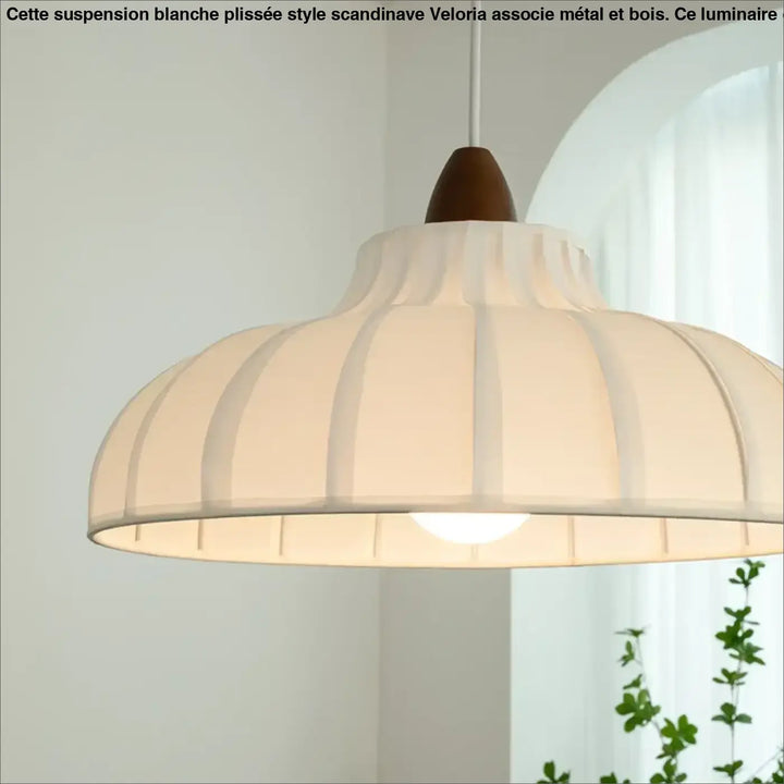 Suspension blanche plissée style scandinave avec détail bois élégant