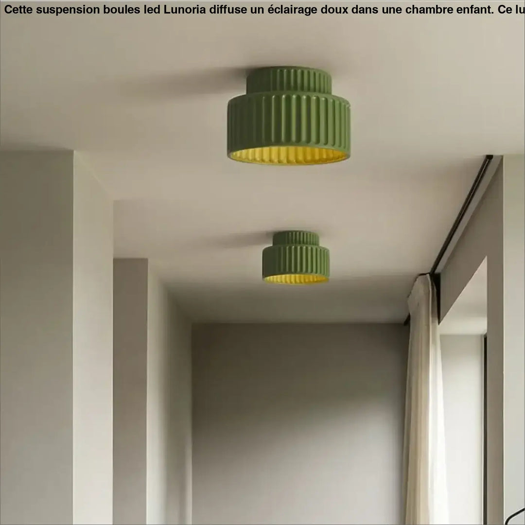 Plafonnier cylindrique strié au look rétro et original

