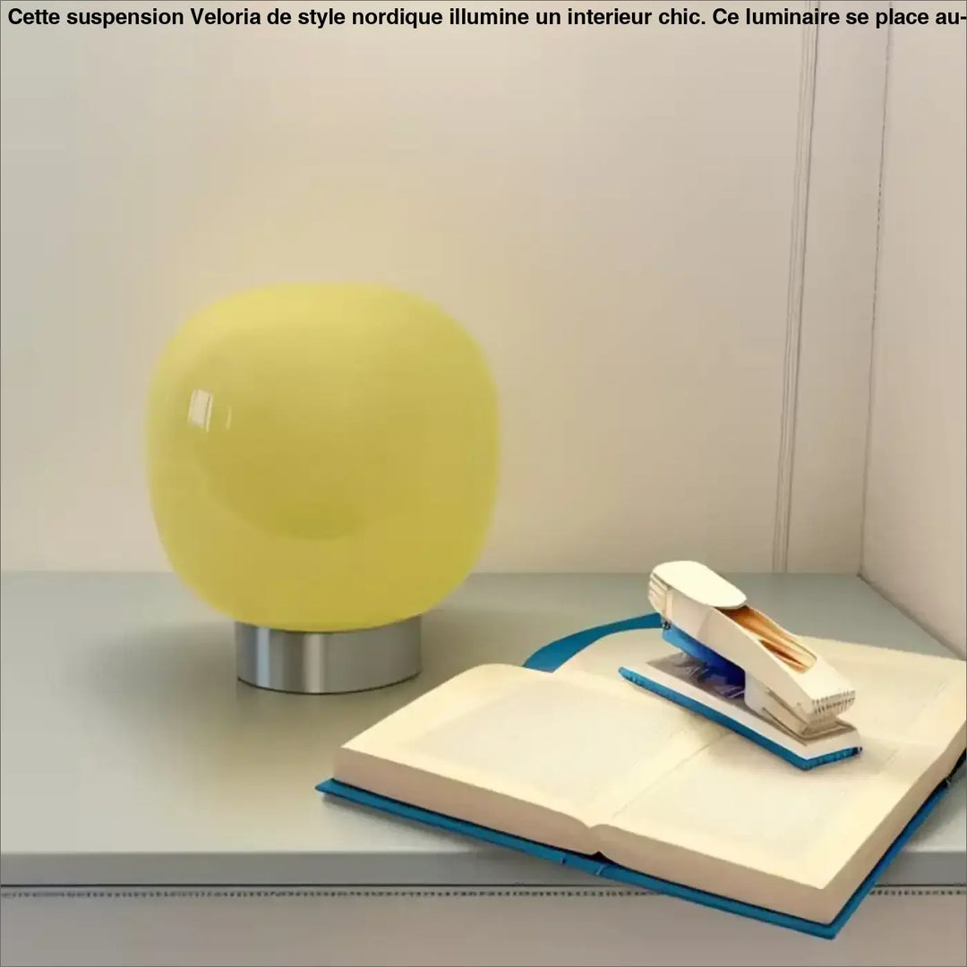 Lampe de chevet macaron chevet minimaliste sphérique jaune avec base métallique argentée pour décoration intérieure plus qu’un luminaire