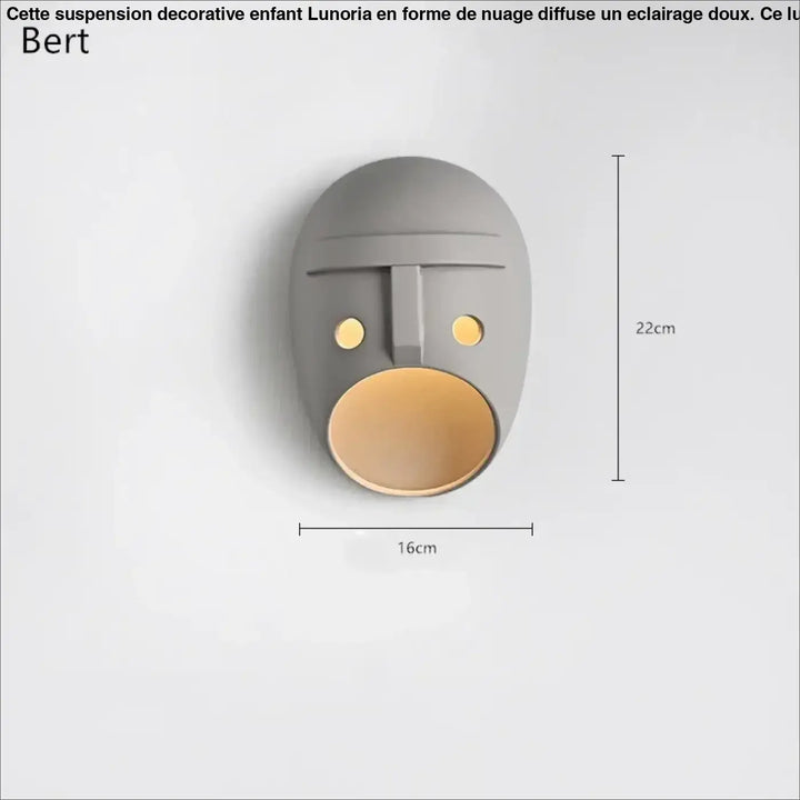 Suspension decorative enfant gris en céramique avec visage minimaliste et yeux dorés émettant une lumière chaude