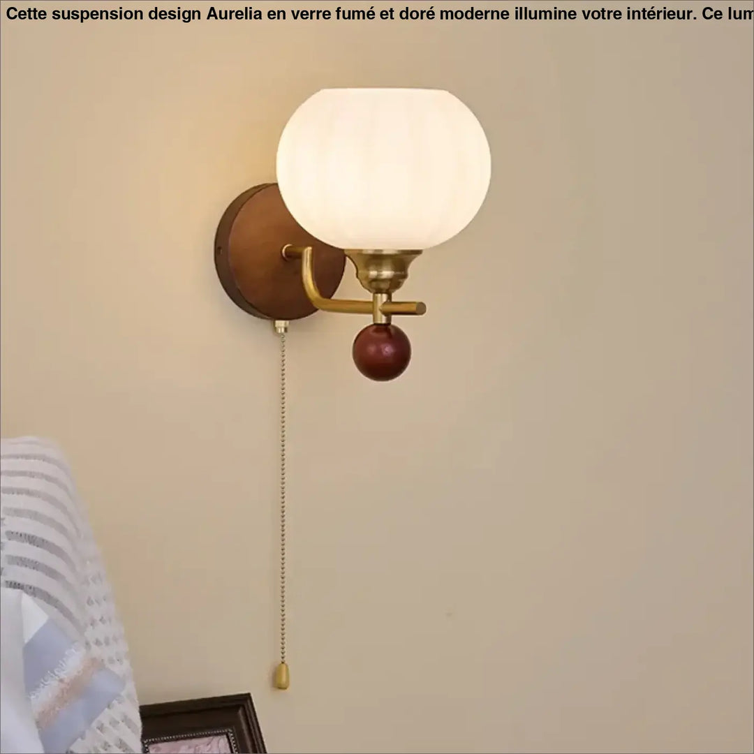 Applique murale design rétro en bois et verre opalin épuré