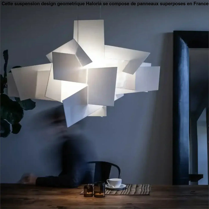 Suspension Design Géométrique en Panneaux Superposés

